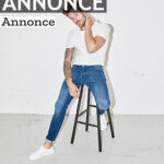 Jeans og en hvid t-shirt