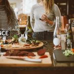 Lav en lækker og budgetvenlig middag til dine gæster